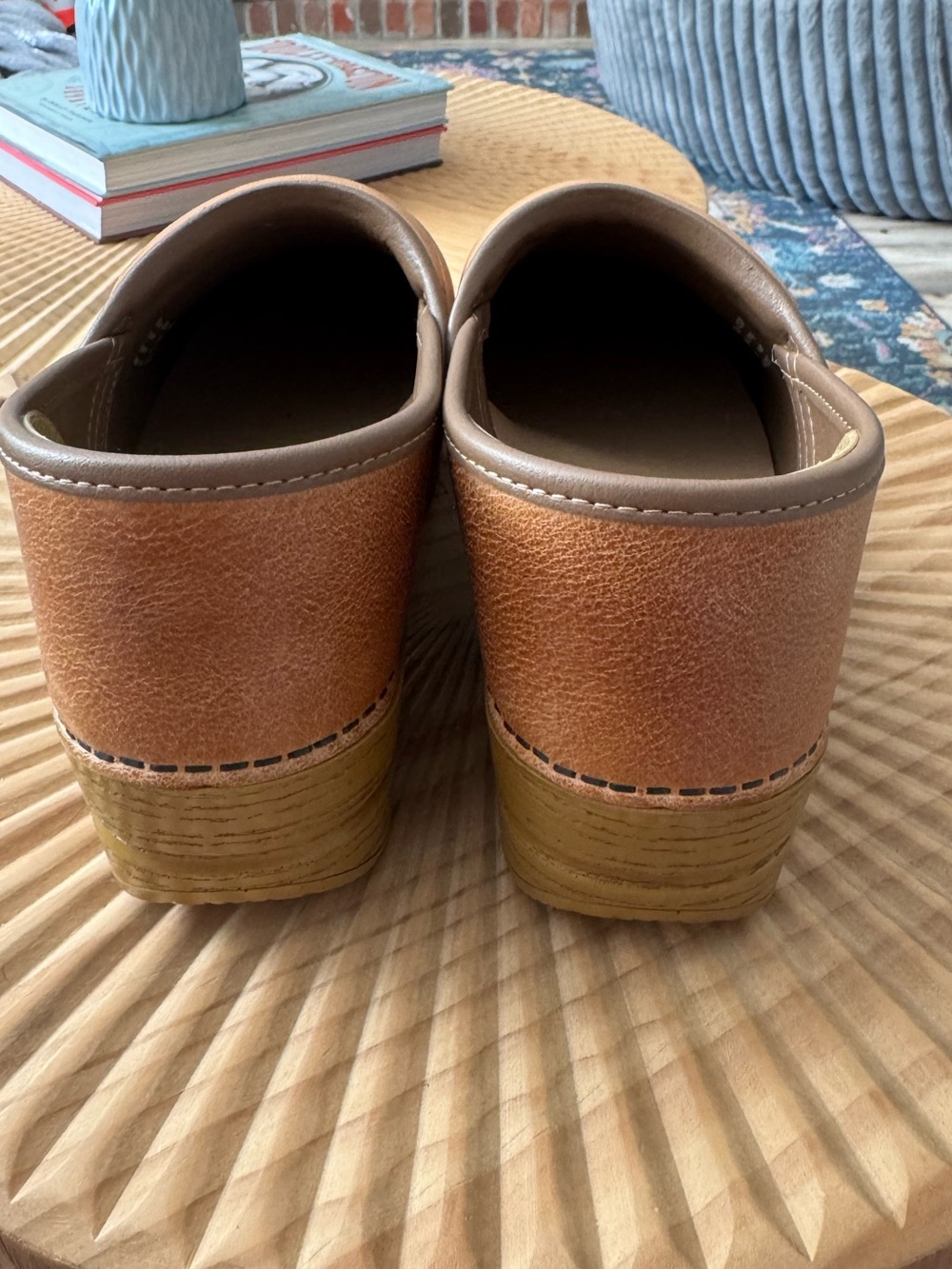 Dansko Professional Clogs honey brown distressed leather finish size 40W - Picture 14 of 15